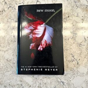 New Moon By Stephenie Meyer